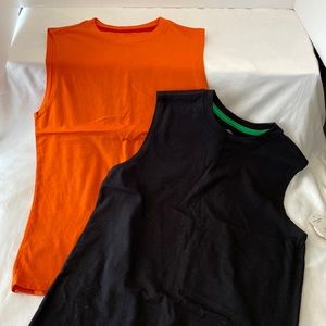 2 sleeveless tanks